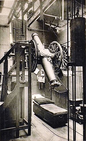 Archivo:Observatoire Paris lunette meridienne du jardin
