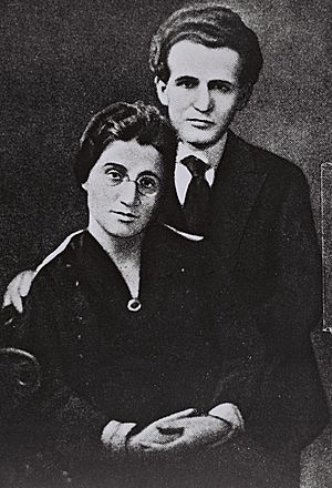 Archivo:Paula Monbas and David Ben Gurion before their wedding in New York