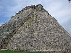 Pirámide del Adivino-Uxmal-Yucatan-Mexico0251