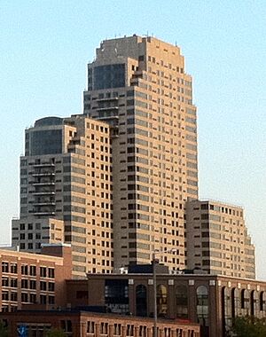 Archivo:Plaza Towers