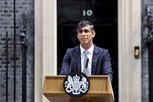 Archivo:Prime Minister Rishi Sunak leaves 10 Downing Street (53836890030)