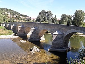 Archivo:Puente románico de Trespaderne