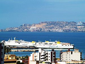 Archivo:Puerto La Cruz desde una azotea
