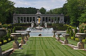 REFLECTING POOL AT NEMOURS MANSION, DELAWARE