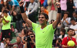 Archivo:Rafael Nadal brazos en alto - 9919 2 Japan Open Tennis Tokio 2010
