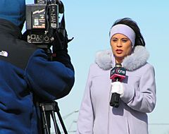 Archivo:Reporter from CN8 at the Petco gas explosion 20050304