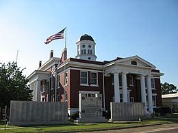 Smith County Mississippi Courthouse.jpg