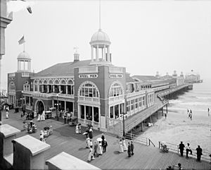 Archivo:Steel Pier 1910s edit