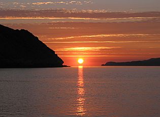 Archivo:Sun Up at Gonsaga Bay, Baja California, Mexico - panoramio