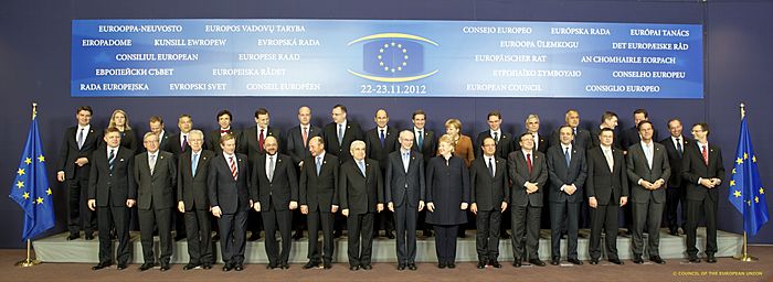 Archivo:Valdis Dombrovskis Briselē piedalās Eiropadomes sanāksmē (8210056127)