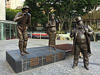 Archivo:A. Davis, C. Lilley and E. Miller statues in Brisbane 01