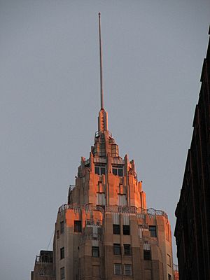Archivo:AIG New York building at the golden hour