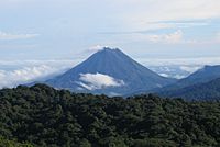 Archivo:Arenal Volcano as seen from Monteverde