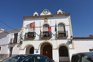 Archivo:Ayuntamiento de Los Hinojosos