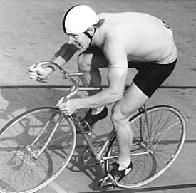 Bundesarchiv Bild 183-T0701-0008, Lothar Thoms (cropped).jpg