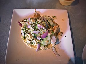 Archivo:Ceviche de Aguachile- Sinaloa spicy shrimp, cucumber, red onion, avocado