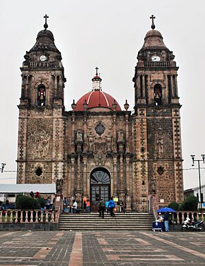 Archivo:ChurchSantiagoTianguistenco