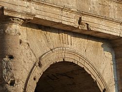 Archivo:Colosseum-Entrance LII