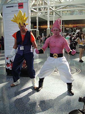 Archivo:Cosplayers of Son Goku and Majin Boo, Dragon Ball Z at Anime Expo 20100702