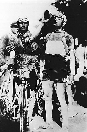 Archivo:De Italiaanse wielrenner Alfredo Binda geboren 11 augustus 1902-overleden 19 juli 1986, hier op 22, SFA222006881