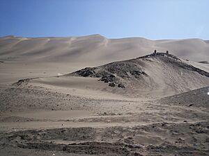 Archivo:Desierto de Chimbote Ancash