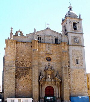 Archivo:Don Benito - Iglesia de Santiago Apóstol 01