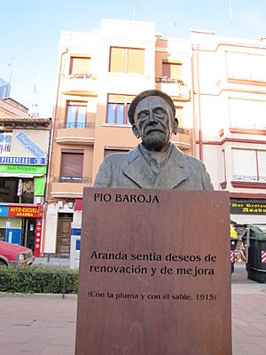Archivo:Escultura a Pío Baroja, en Aranda de Duero