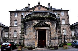 Archivo:Facade of the Pollok House, Glasgow.