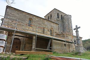Archivo:Iglesia de San Andrés Apóstol, Manciles