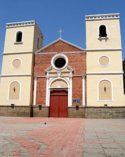 Iglesia de San Lorenzo, provincia Méndez.JPG