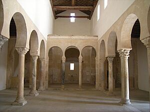 Archivo:Iglesia de San Miguel de Escalada (5024992819)