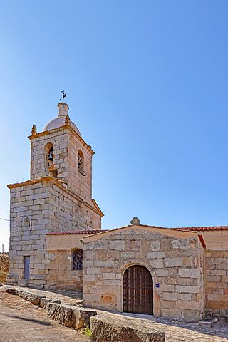 Iglesia parroquial de San Sebastián en Puerto Seguro torre.jpg