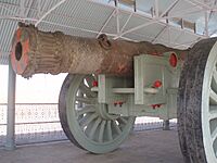 Archivo:Jaigarh fort cannon