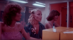 Archivo:Jamie Lee Curtis, Pita Oliver, and Joy Thompson in Prom Night