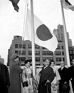 Archivo:Japan joins the United Nations