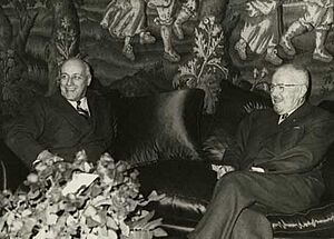 Archivo:Jorge Alessandri y Carlos Ibañez del Campo