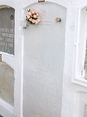 Archivo:Josep Pla sepulcre 1