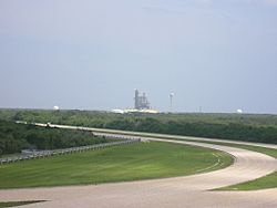 Archivo:LC39B-Discovery-July-6-2005