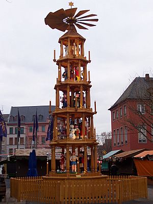 Archivo:Mainz-Weihnachtspyramide