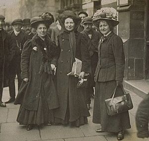 Archivo:Minnie Baldock Christabel Pankhurst and Edith New
