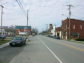 Mowrystown, Ohio looking west on Main Street.jpg