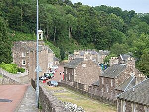 Archivo:New Lanark Square