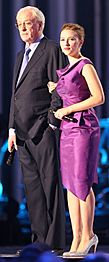 Archivo:Nobel Peace Prize Concert 2008 Scarlett Johansson Michael Caine