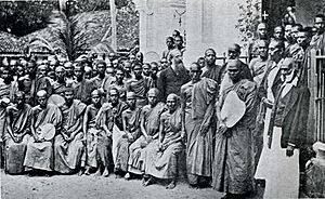Archivo:Olcott and Buddhists