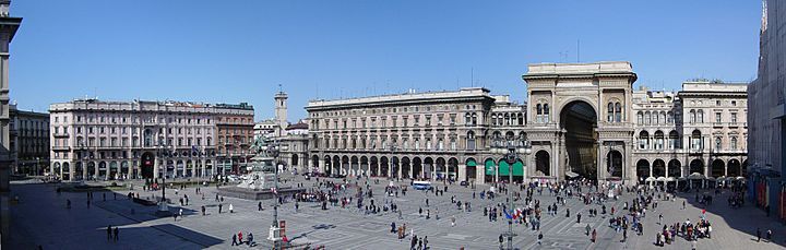 Archivo:Panorámica Plaza Duomo (Milán)
