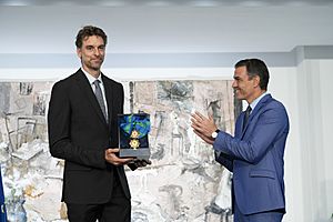 Archivo:Pau Gasol recibe la Gran Cruz del Mérito Deportivo 01