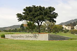 Archivo:Pepperdine University Malibu Canyon Entrance Gate