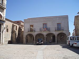Archivo:Plaza de Coria (Cáceres)