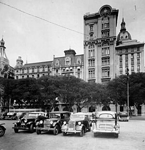 Archivo:Plaza del Correo (AGN, 1930)