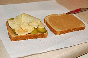 Archivo:Potato chip sandwich